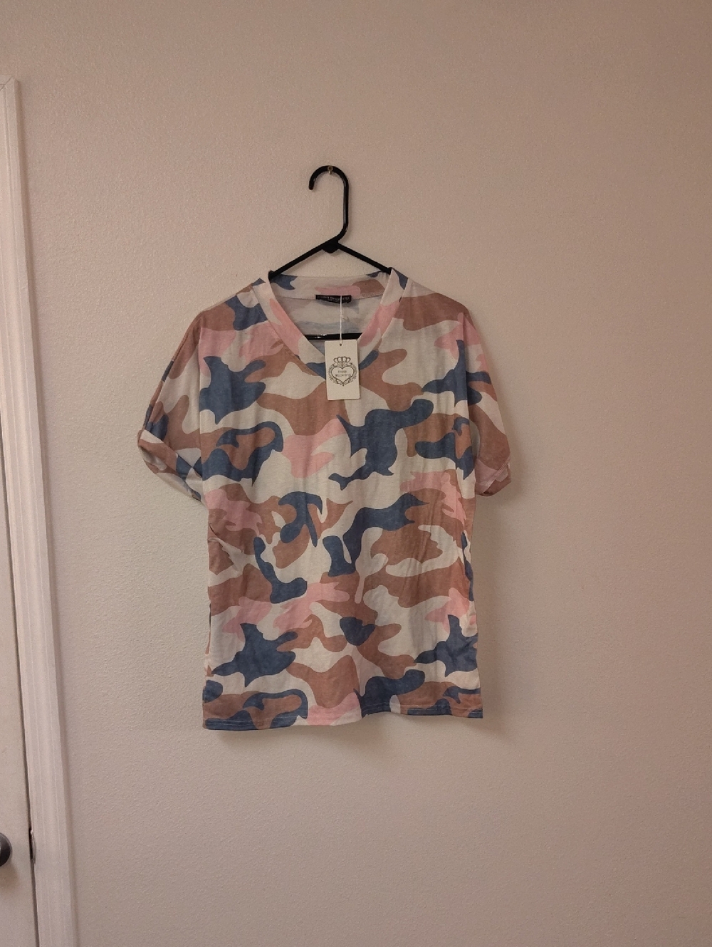 Floral‎ Blooming Pastel Camo Lounge Set V-Neck Tee and Drawstring Shorts NWT